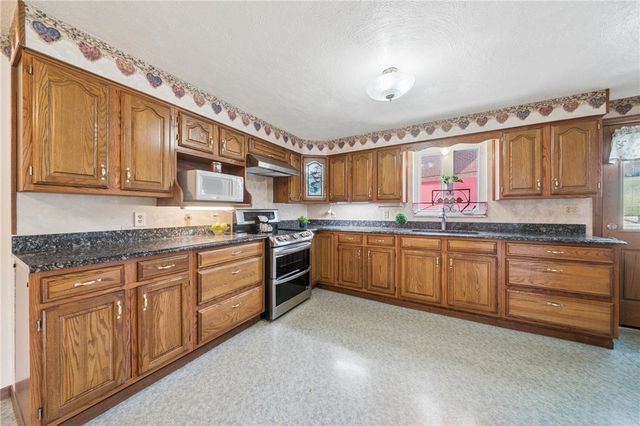 942 Shadycrest Rd, Beechview, PA 15216