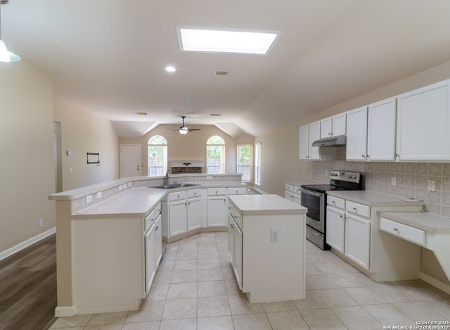 716 Broadleaf, Schertz, TX 78154