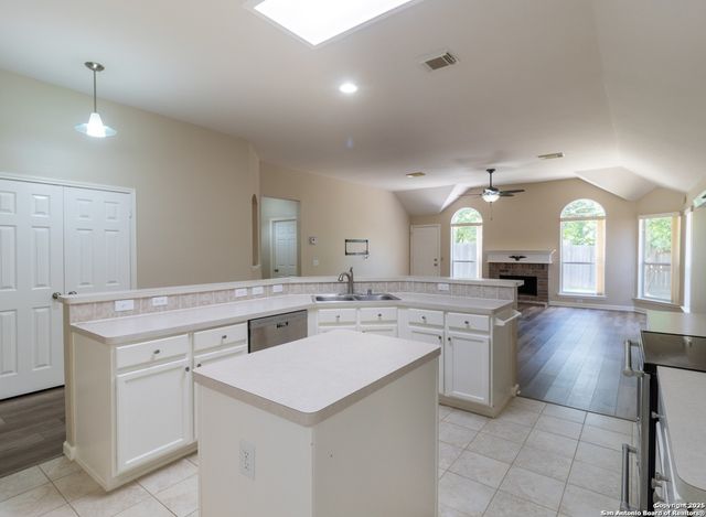 716 Broadleaf, Schertz, TX 78154