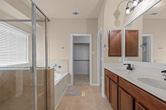 1305 Realoaks Drive, Fort Worth, TX 76131