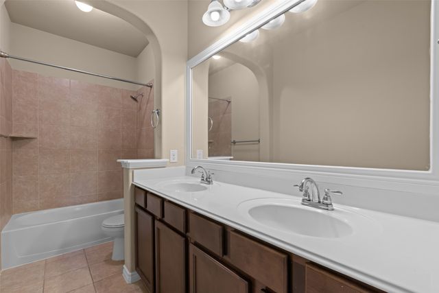 1305 Realoaks Drive, Fort Worth, TX 76131