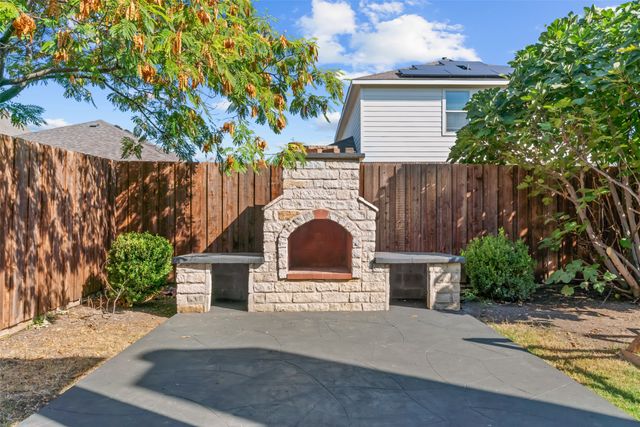 1305 Realoaks Drive, Fort Worth, TX 76131