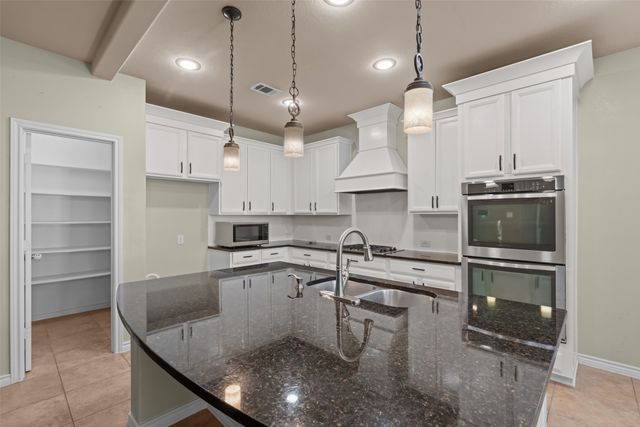 1305 Realoaks Drive, Fort Worth, TX 76131