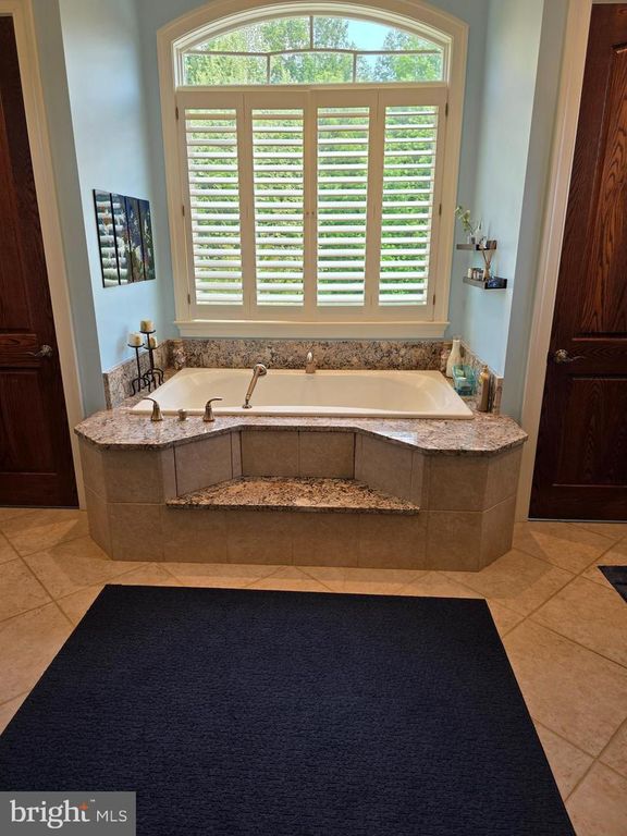 Image 10 of property listing at 7205 S FLINT HILL RD S, Owings, MD 20736