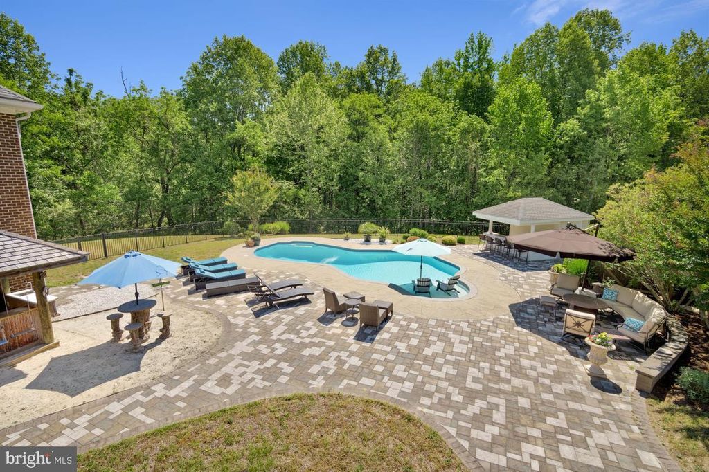 Image 107 of property listing at 7205 S FLINT HILL RD S, Owings, MD 20736