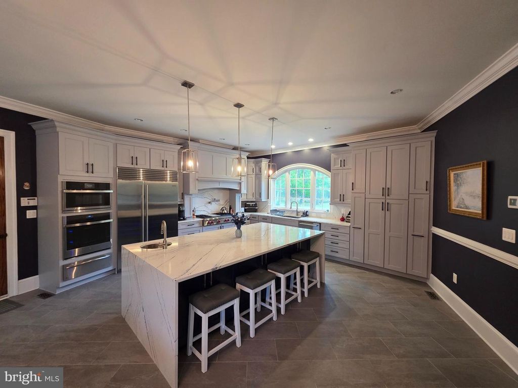 Image 11 of property listing at 7205 S FLINT HILL RD S, Owings, MD 20736
