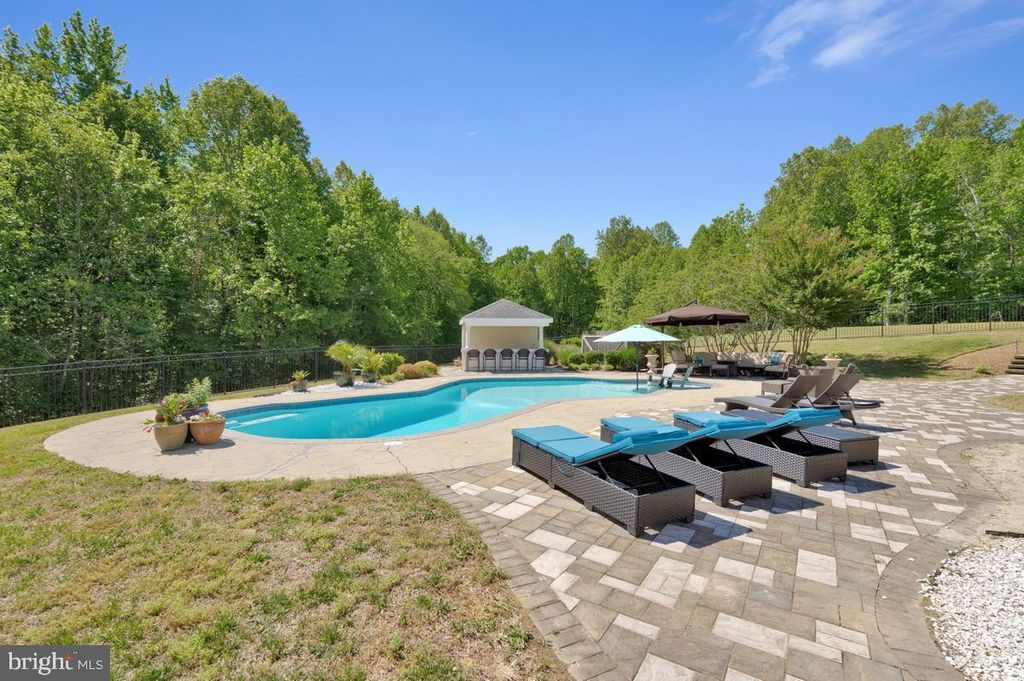 Image 110 of property listing at 7205 S FLINT HILL RD S, Owings, MD 20736