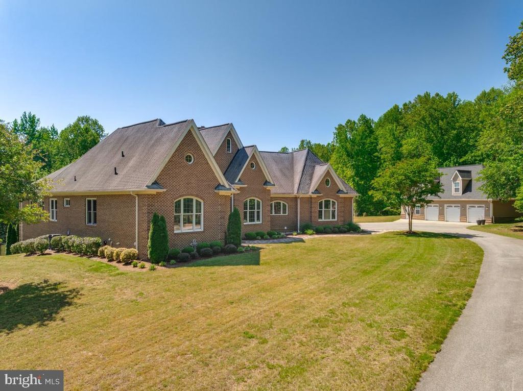 Image 116 of property listing at 7205 S FLINT HILL RD S, Owings, MD 20736