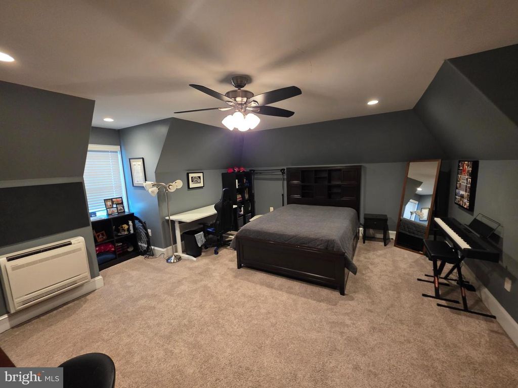 Image 14 of property listing at 7205 S FLINT HILL RD S, Owings, MD 20736
