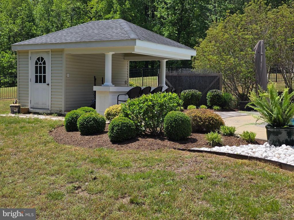 Image 19 of property listing at 7205 S FLINT HILL RD S, Owings, MD 20736