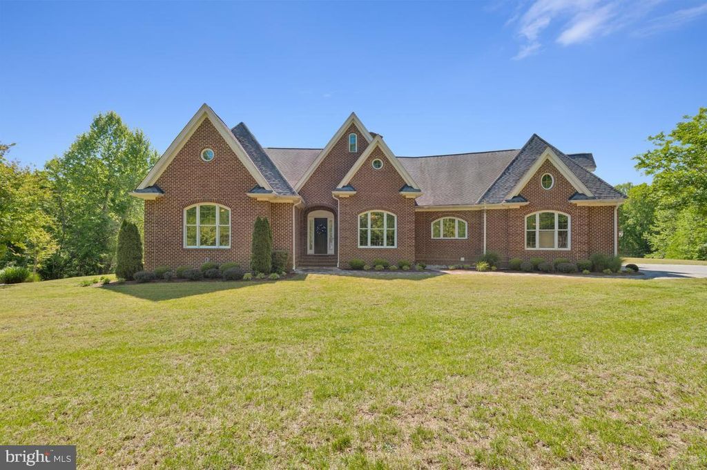 Image 31 of property listing at 7205 S FLINT HILL RD S, Owings, MD 20736