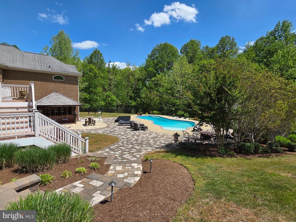 Image 4 of property listing at 7205 S FLINT HILL RD S, Owings, MD 20736