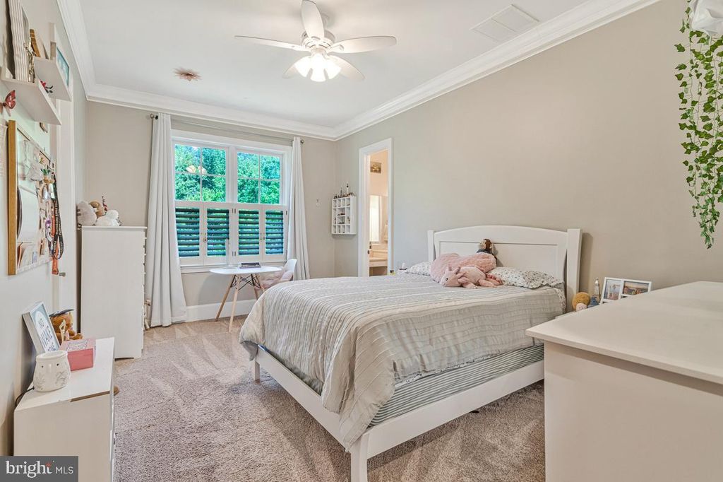 Image 53 of property listing at 7205 S FLINT HILL RD S, Owings, MD 20736