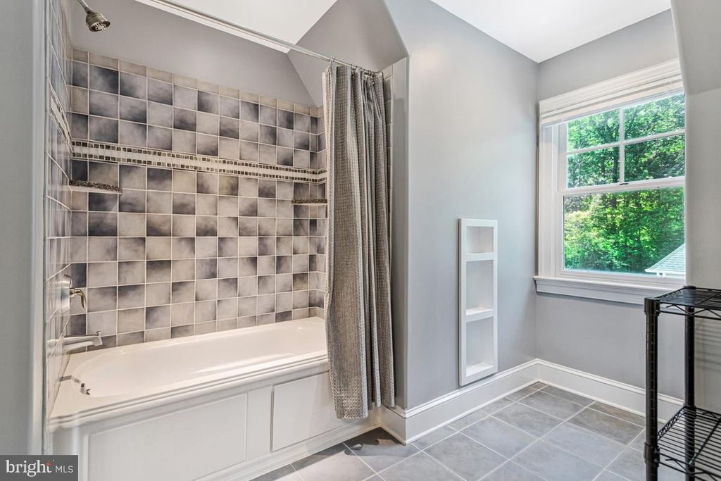 Image 75 of property listing at 7205 S FLINT HILL RD S, Owings, MD 20736