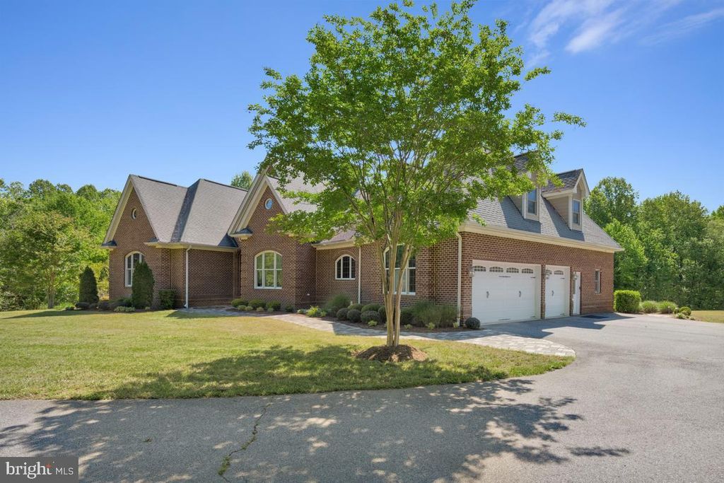 Image 97 of property listing at 7205 S FLINT HILL RD S, Owings, MD 20736