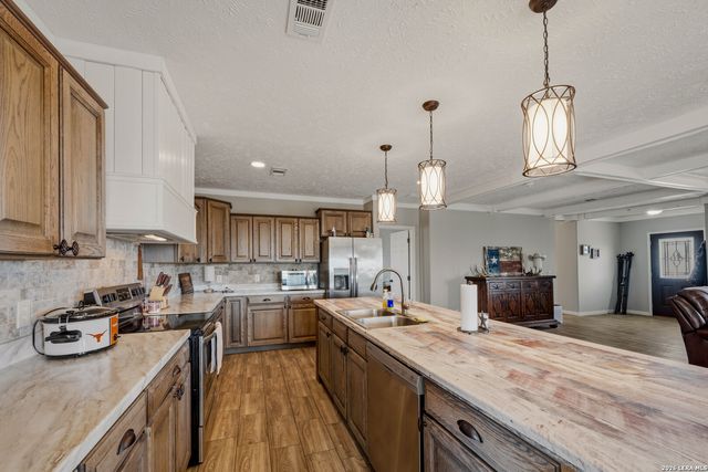 208 WELL PAD RD, George West, TX 78022
