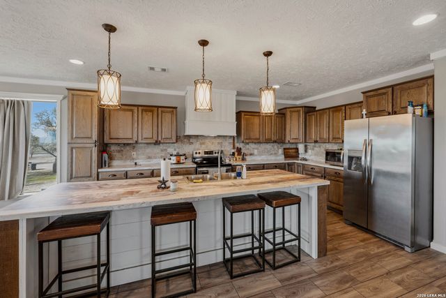 208 WELL PAD RD, George West, TX 78022