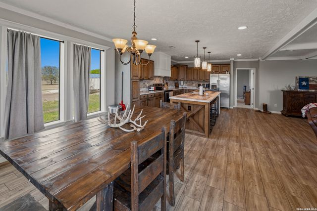 208 WELL PAD RD, George West, TX 78022