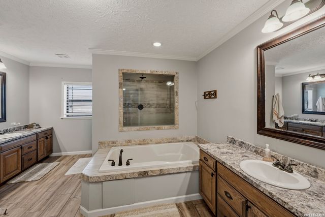 208 WELL PAD RD, George West, TX 78022