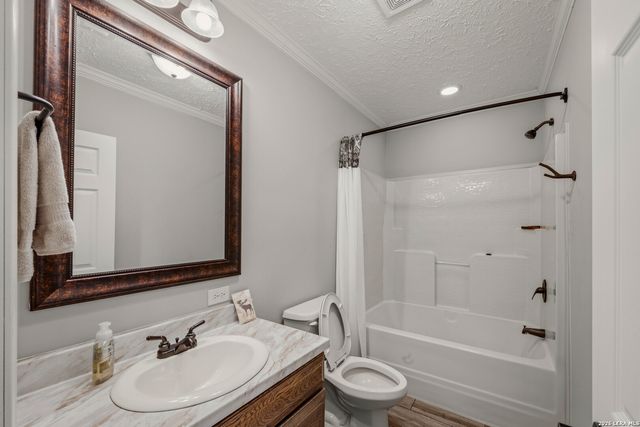 208 WELL PAD RD, George West, TX 78022