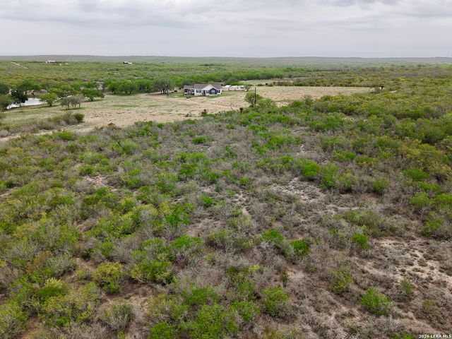 208 WELL PAD RD, George West, TX 78022
