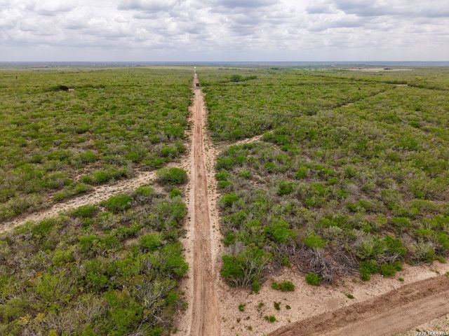 208 WELL PAD RD, George West, TX 78022