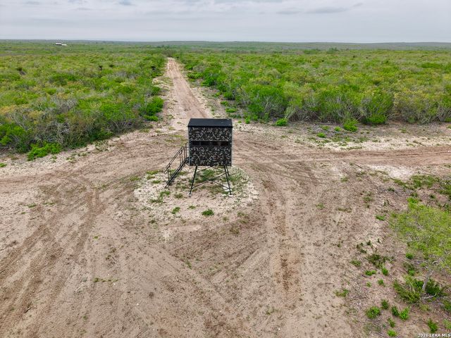 208 WELL PAD RD, George West, TX 78022