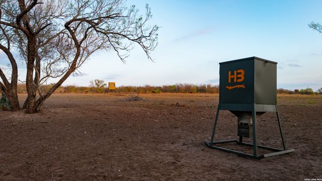 208 WELL PAD RD, George West, TX 78022