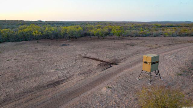 208 WELL PAD RD, George West, TX 78022