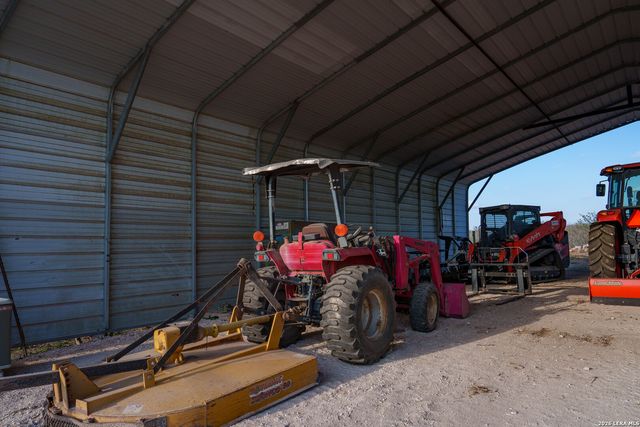 208 WELL PAD RD, George West, TX 78022