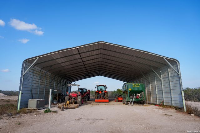 208 WELL PAD RD, George West, TX 78022