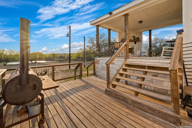 208 WELL PAD RD, George West, TX 78022
