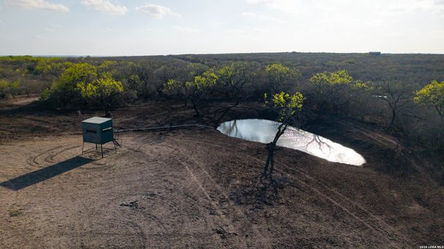 208 WELL PAD RD, George West, TX 78022