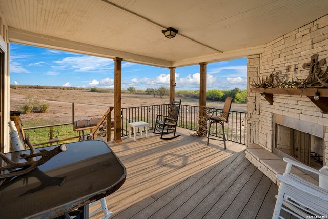 208 WELL PAD RD, George West, TX 78022
