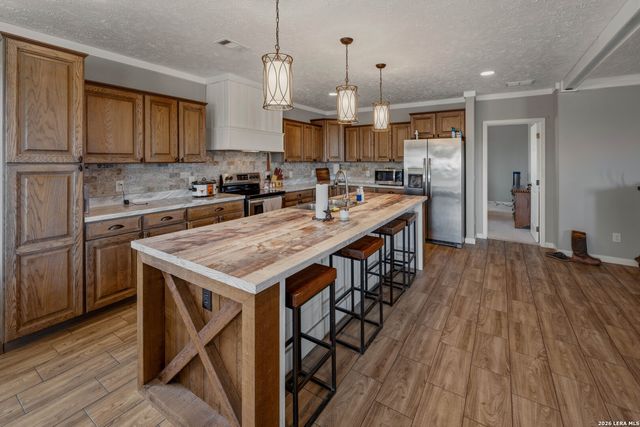 208 WELL PAD RD, George West, TX 78022
