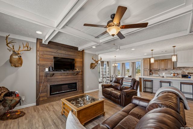 208 WELL PAD RD, George West, TX 78022