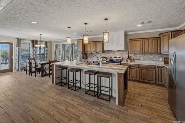 208 WELL PAD RD, George West, TX 78022