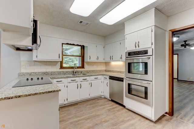 130 Aspen Way Way, Fayetteville, GA 30214