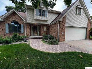 501 Kent Drive, Papillion, NE 68046