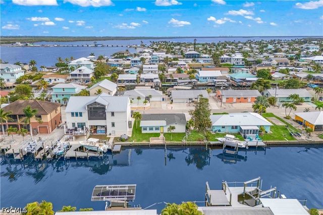 2742 Bruce ST, Matlacha, FL 33993