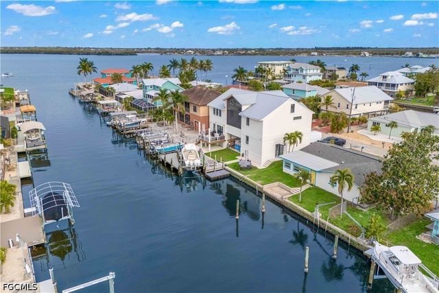 2742 Bruce ST, Matlacha, FL 33993