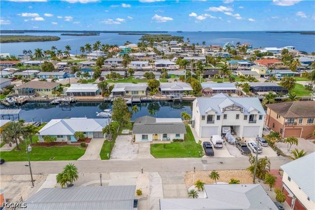 2742 Bruce ST, Matlacha, FL 33993
