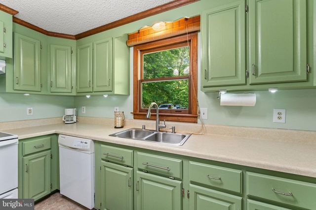 4631 NOMINI HALL RD, Hague, VA 22469