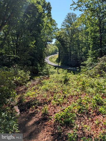 4631 NOMINI HALL RD, Hague, VA 22469