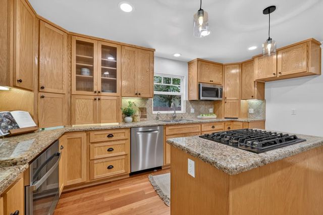 1031 9th Ave, Sacramento, CA 95818