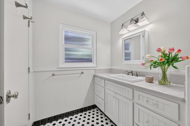 1031 9th Ave, Sacramento, CA 95818