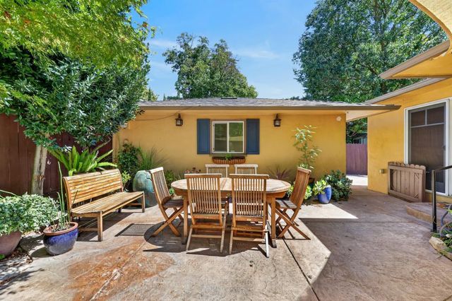 1031 9th Ave, Sacramento, CA 95818