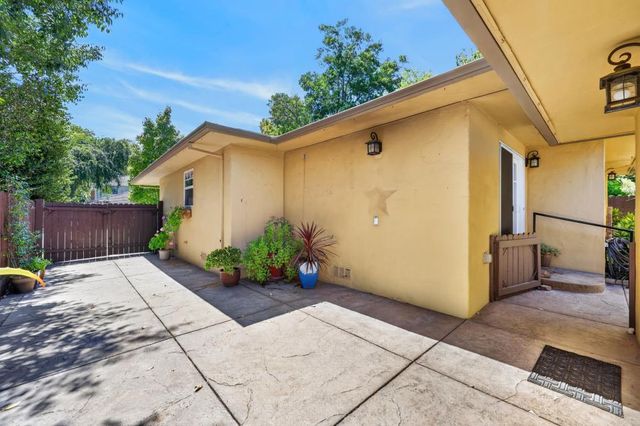 1031 9th Ave, Sacramento, CA 95818