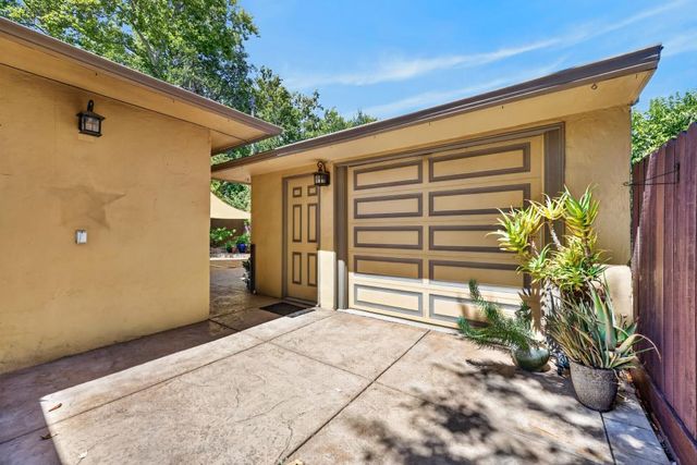 1031 9th Ave, Sacramento, CA 95818