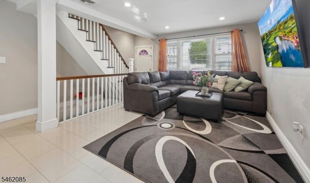 54 Henderson St, Paterson City, NJ 07501